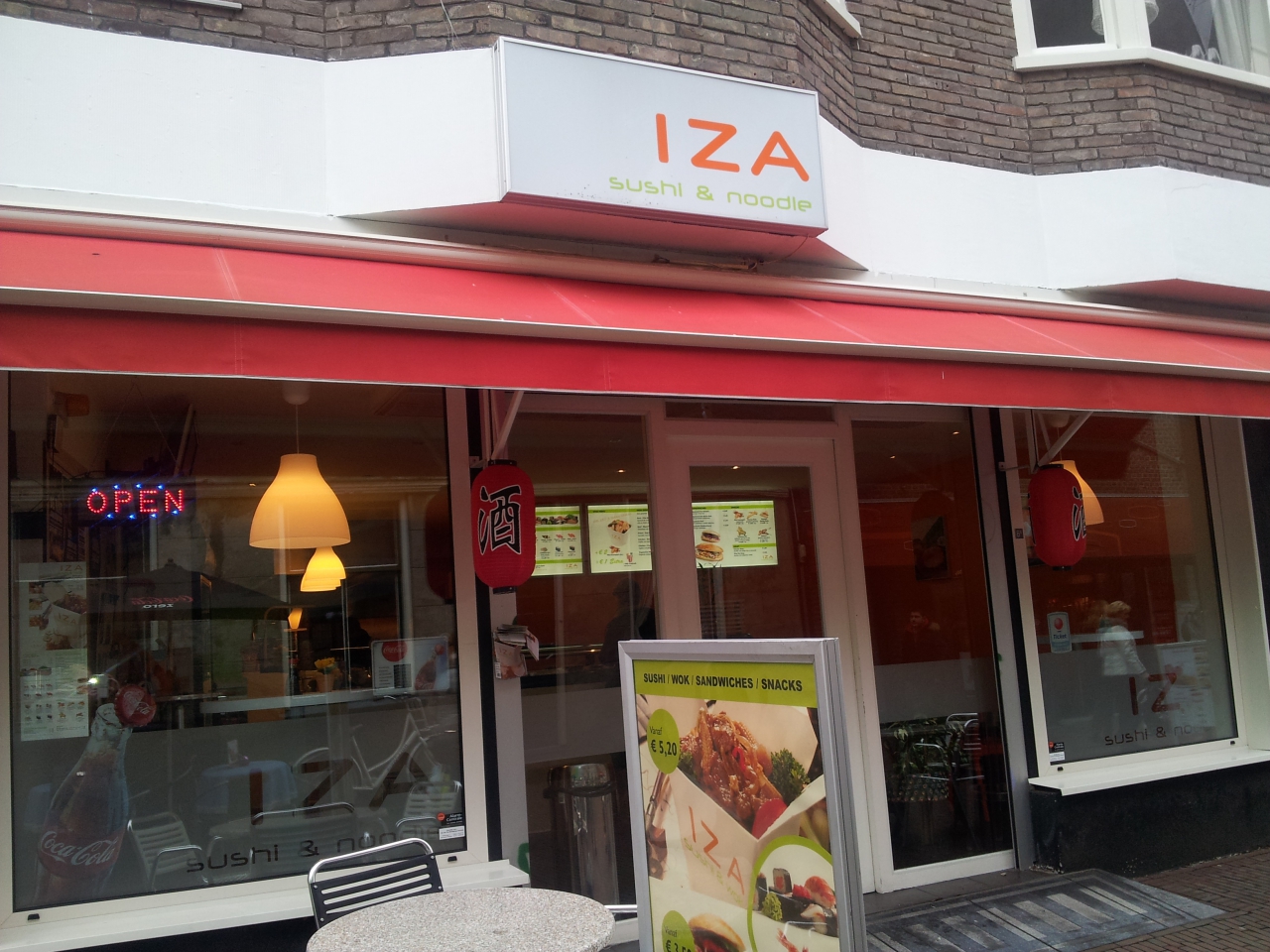IZA Sushi & Noodle